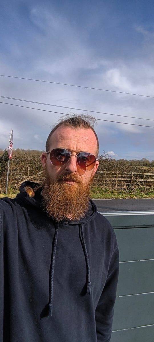 Profil von Aka